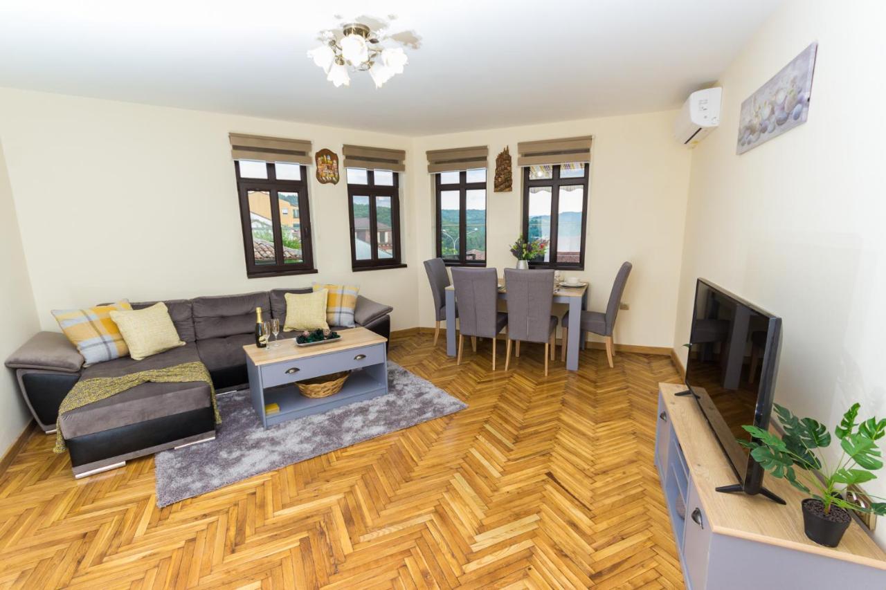Apartment Zdravets, In The Heart Of The Old City Weliko Tarnowo Exterior foto